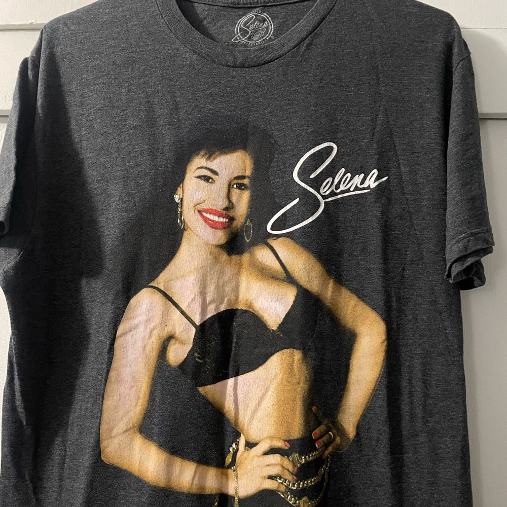 Selena Tee